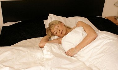 One Hot Younger Slut Getting Three Mature Pussies