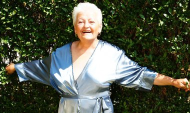 Granny Shows Her Beaver Still Needs Some Action