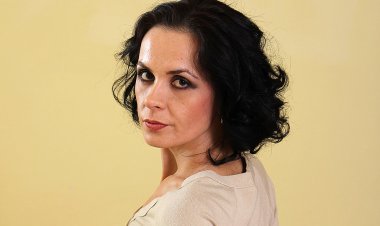 Classy Housewife Being Very Naughty