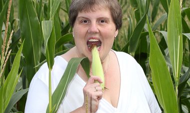 This Big Mama Loves To Play In A Cornfield