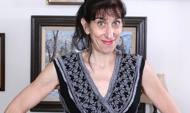 Naughty American Lady Getting Wet And Wild