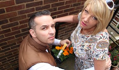 Naughty British Housewife Fucking And Sucking