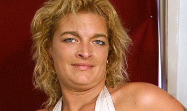 Shaved Housewife Playing With Her Snatch