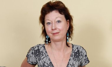 Horny Housewife Gets Fucked Hard By Her Toyboy