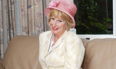 Classy Mum From London Going Naughty