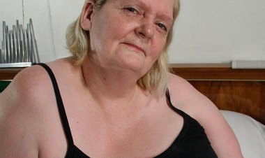 This Big Mama Gets Her Face Covered In Cum