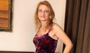 Horny Mature Slut Playing With Her Pussy