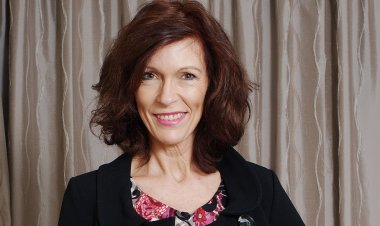 Hot British Cougar Sets Her Pussy On Fire