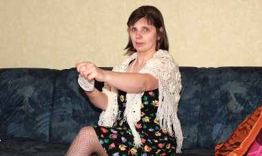 This Horny Mature Slut Loves To Play With Herself