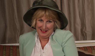 British Lady Shows Her Naughty Side