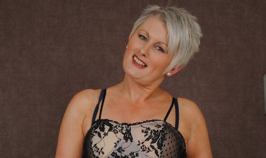 Hot British MILF Works Her Pussy Hard