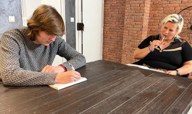 Mature teacher getting fucked in her ass in a threesome