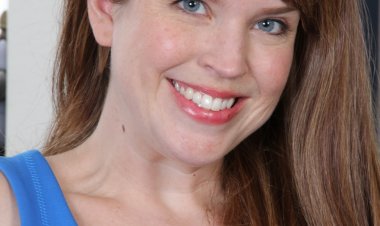 Hairy American housewife playing with herself