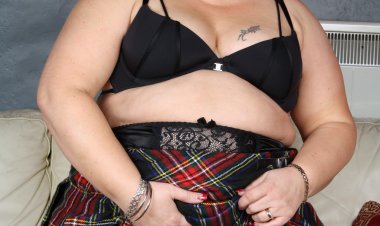 This big pierced mama loves to masturbate