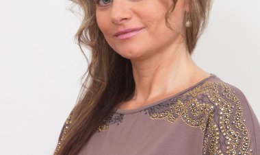 Naughty MILF playing with herself