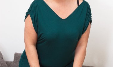 Tall BBW playing with her younger lover