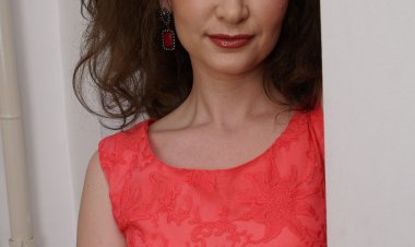 Extremely hairy housewife playing with her pussy