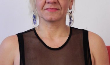 Horny mature Evelyn fucking and sucking like a maniac