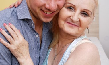 Young Roberto gets steamy with Granny MaireAnn