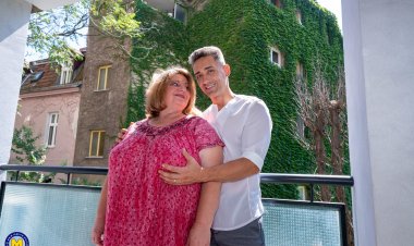 Huge breasted mature BBW is getting a younger cock to hanbdle