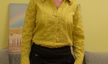 Naughty housewife playing with herself on the couch