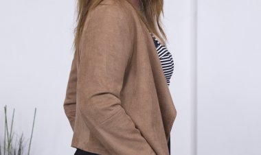 This horny housewife sure knows how to please herself