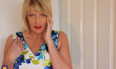 Naughty British housewife Amy got a present from a fan