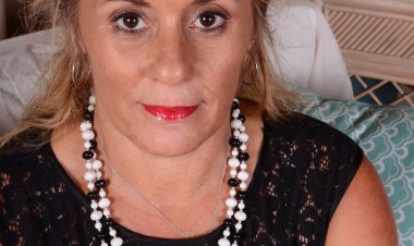 Hairy American housewife playing around