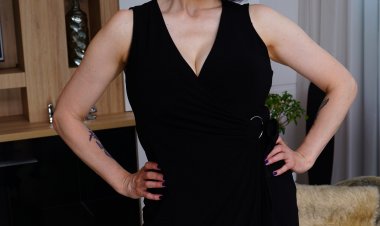 Big breasted mature Tigger plays with her toy boy