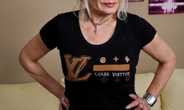 This naughty mature cougar knows how to please herself