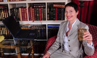 Shaved American housewife playing with her pussy