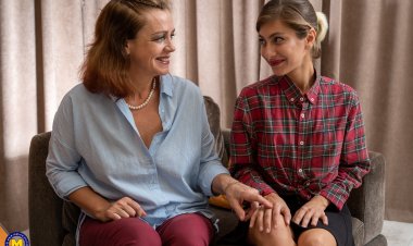 Doing my stepmom while my boyfriend is gone