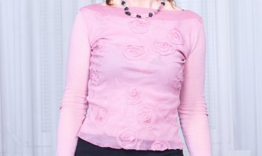 This naughty mature lady gets it in POV style