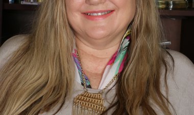 Mature American BBW playing with herself