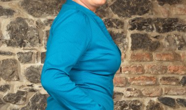 Naughty mature lady Philena loves to play with herself