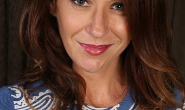 This horny and super hot housewife loves to play while you watch her