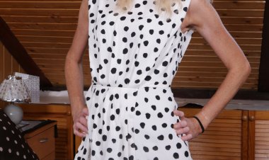 Naughty blonde MILF playing with her shaved pussy