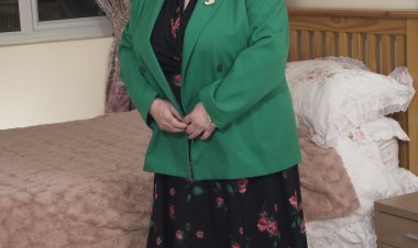 British granny playing with her voluptous body