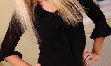 Hot blonde steamy MILF playing with her wet pussy