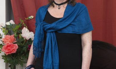 This horny mature lady loves fooling around with her toy boy