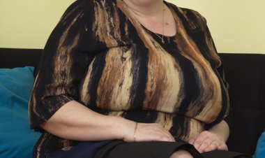 Huge breasted mama showing off her naughty side