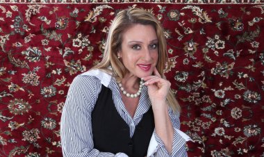 Muscular American housewife showing us what shes got