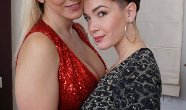 Two horny housewivesgetting full lesbian