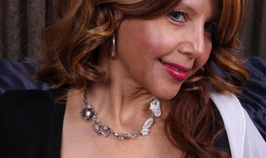 Naughty American cougar having fun in bed