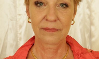 Horny mature slut playing with her younger lover