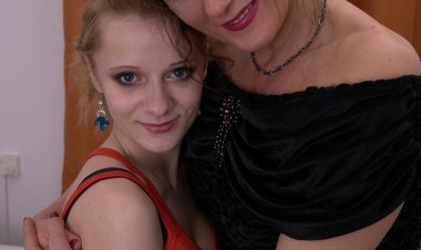 Hot teeny babe doing a naughty older lesbian