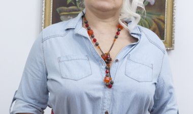 Naughty mature BBW playing with her toyboy