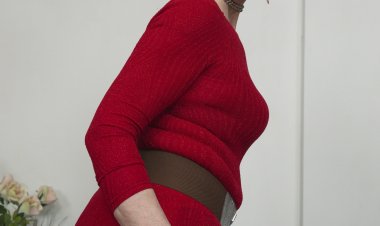 This horny mature slut gets fucked by her younger lover