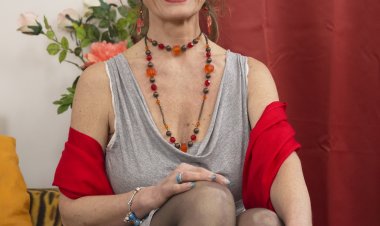 Horny housewife fooling around with her toy boy