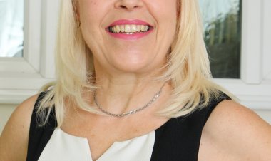 Horny British mature lady getting some action